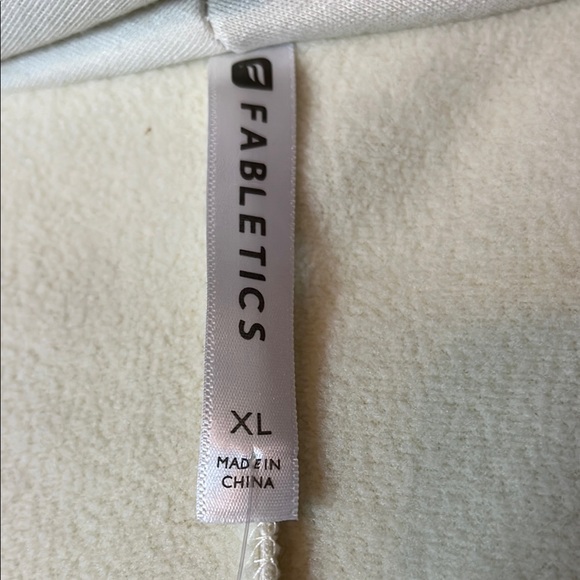 NWT Fabletics Jacket Winter White Fleece Open Front Oversized Sz XL - Picture 2 of 10